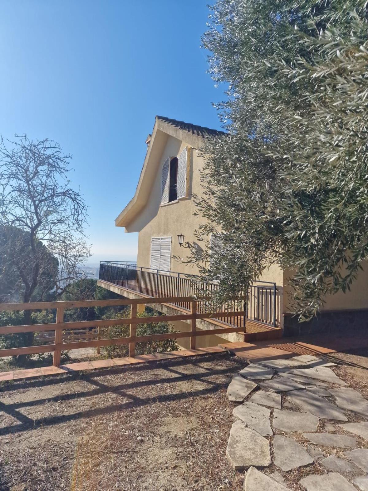 Lodge Maresme & Rosa Mataro