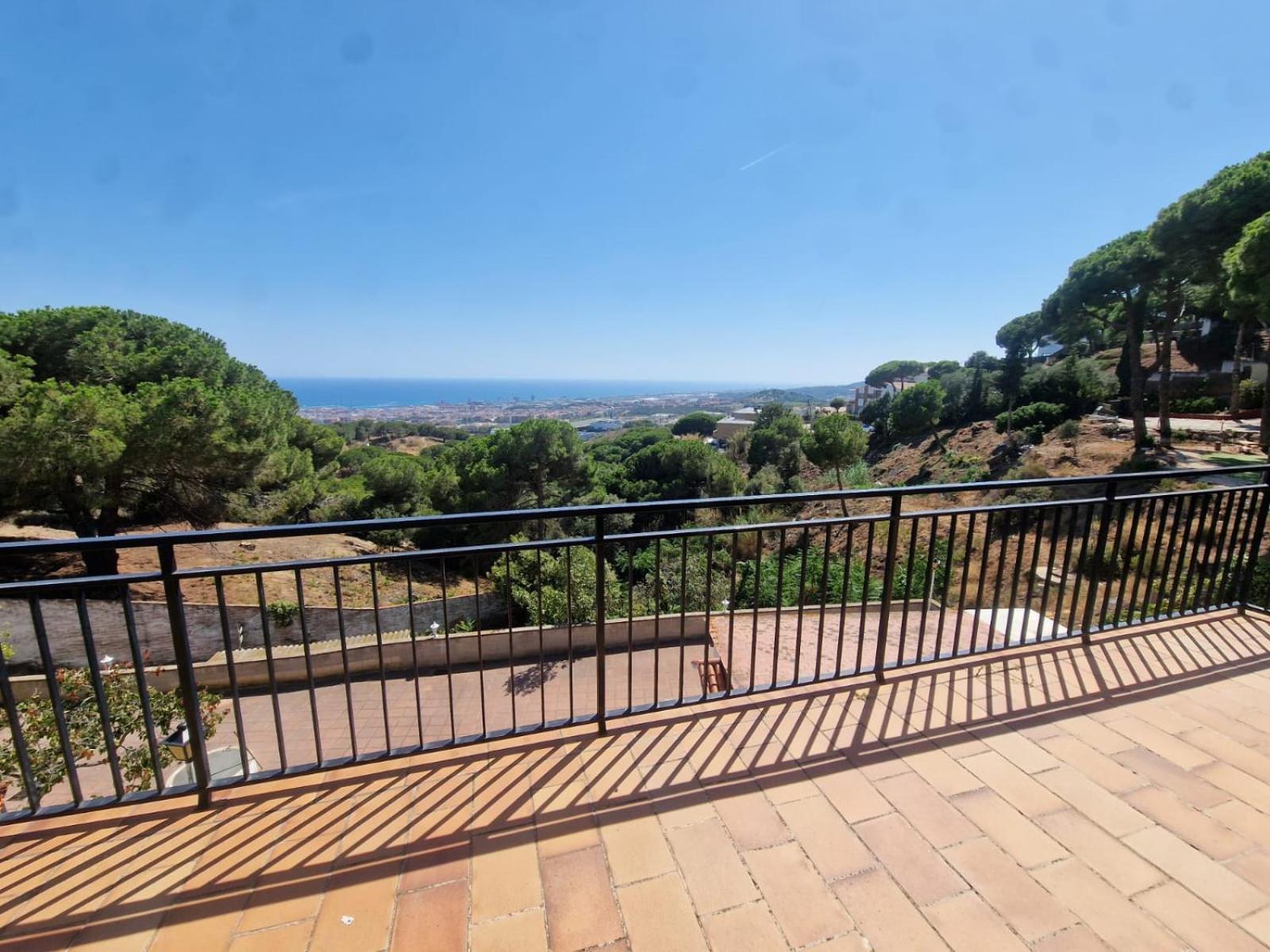 Lodge Maresme & Rosa Mataro